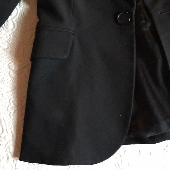 Black tailored blazer... - Picture 2 of 4